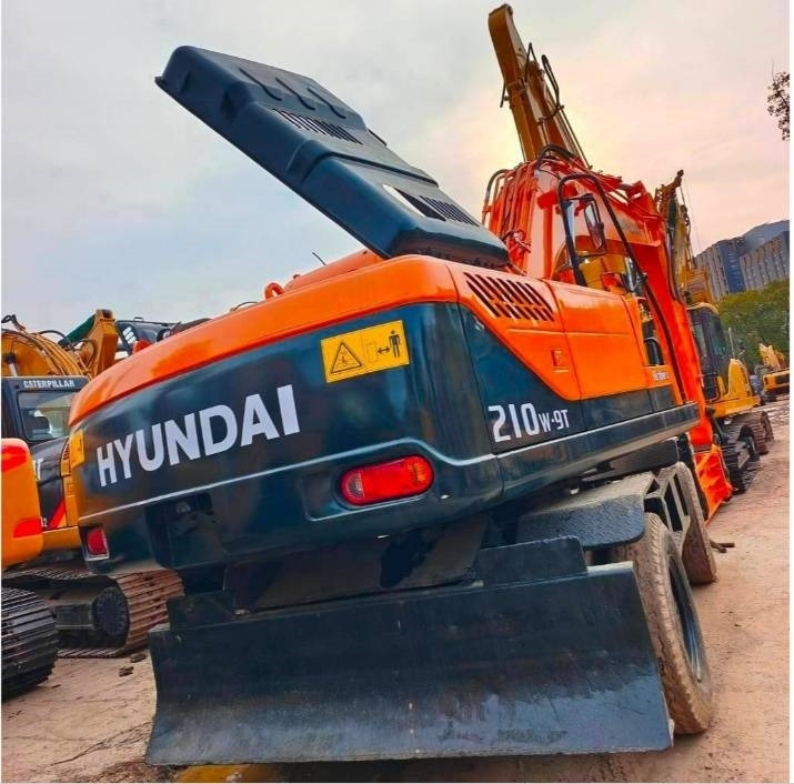 Hyundai 210W -9 - Wheel excavator: picture 2 Hyundai 210W -9 - Wheel excavator: picture 2