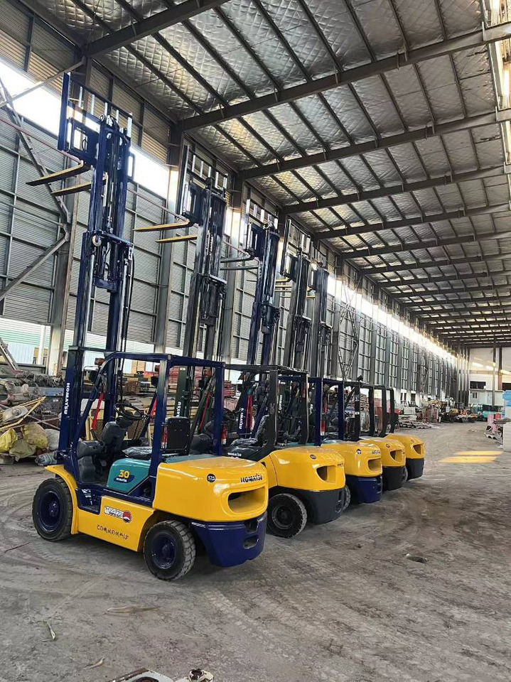 Komatsu FD 30 T-17 - Diesel forklift: picture 2 Komatsu FD 30 T-17 - Diesel forklift: picture 2