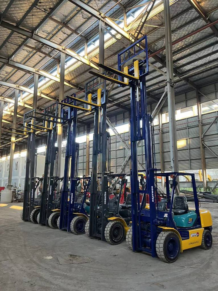 Komatsu FD 30 T-17 - Diesel forklift: picture 4 Komatsu FD 30 T-17 - Diesel forklift: picture 4