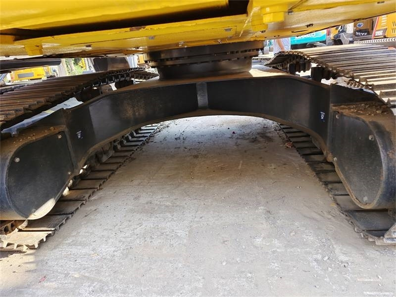 Komatsu PC 200 - Crawler excavator: picture 3 Komatsu PC 200 - Crawler excavator: picture 3