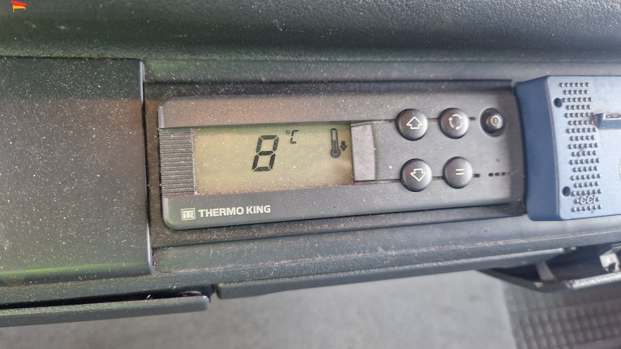 MAN 8.180 Thermokingkühlung - 30 ° sauber, 3. Gang kratzt, voll fahrbereit - Refrigerated truck: picture 4 MAN 8.180 Thermokingkühlung - 30 ° sauber, 3. Gang kratzt, voll fahrbereit - Refrigerated truck: picture 4