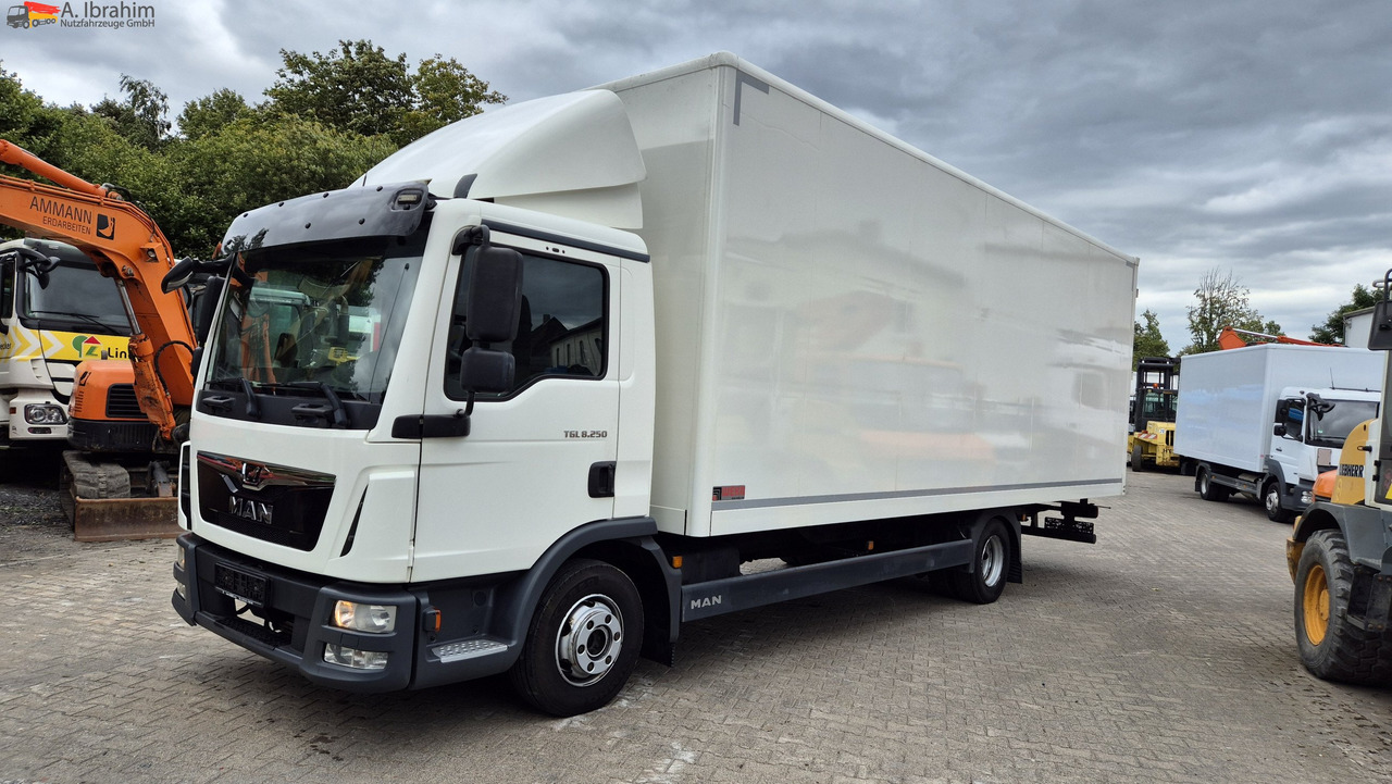 MAN 8.250 7,30 m Koffer, Navi, Topzustand - Closed box van: picture 1 MAN 8.250 7,30 m Koffer, Navi, Topzustand - Closed box van: picture 1