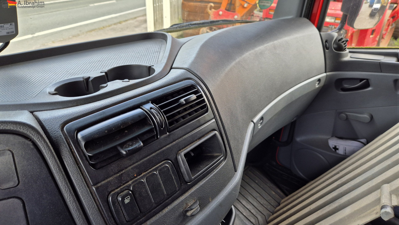 Mercedes-Benz 1222 Werkstattkoffer mit Regalsystem - Box truck: picture 4 Mercedes-Benz 1222 Werkstattkoffer mit Regalsystem - Box truck: picture 4