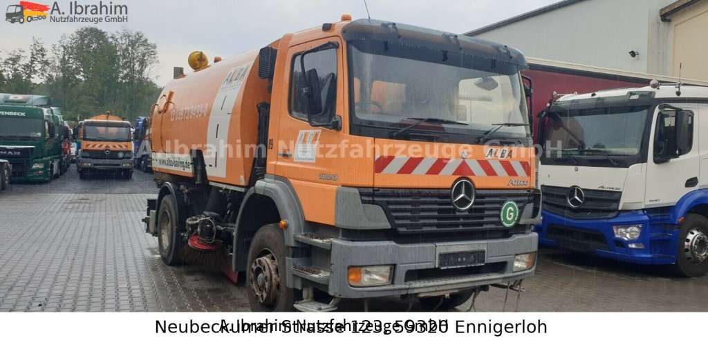 Mercedes-Benz 1823 DB 1823,Optifant 70, 3677 h Betriebsst., 2 Motors, 3 Pedals - Road sweeper: picture 1 Mercedes-Benz 1823 DB 1823,Optifant 70, 3677 h Betriebsst., 2 Motors, 3 Pedals - Road sweeper: picture 1