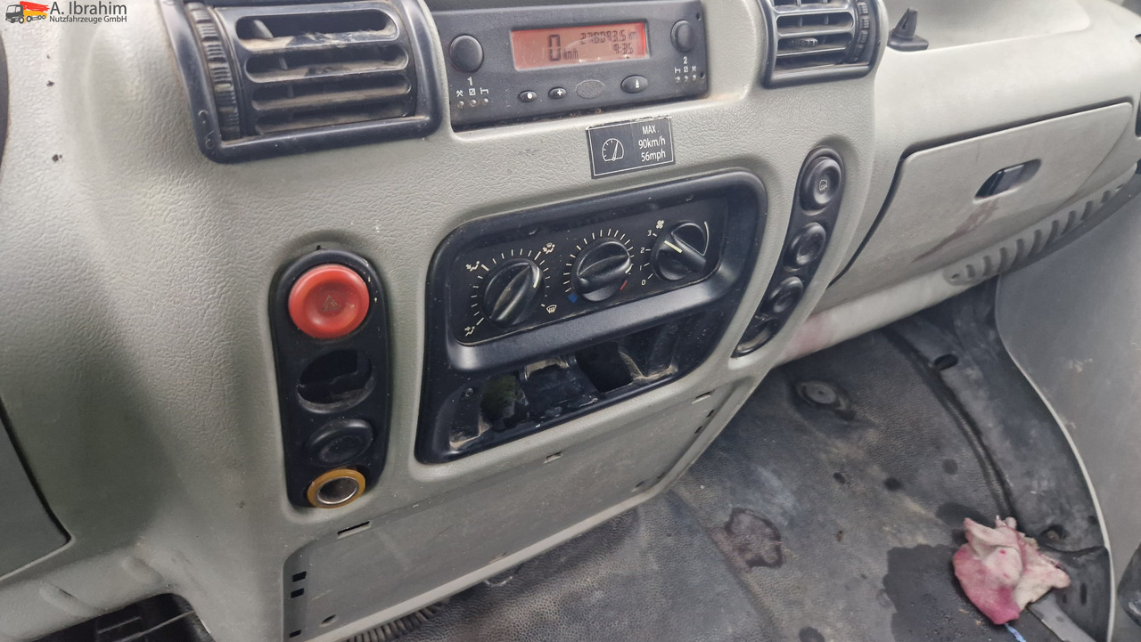 Renault 52AF, zwillingsbereift 2.8 nicht neu, aber läuft, - Panel van: picture 4 Renault 52AF, zwillingsbereift 2.8 nicht neu, aber läuft, - Panel van: picture 4
