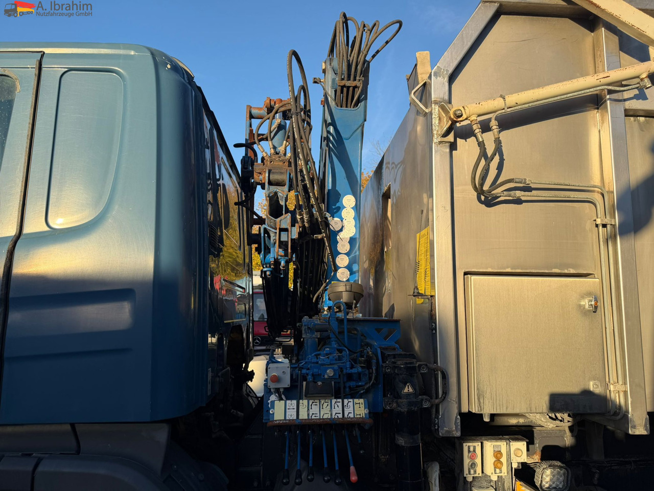 Scania B4X2 Edelstahlkipper für Tierkörperbeseitigung Kran MKG - Refuse truck: picture 4 Scania B4X2 Edelstahlkipper für Tierkörperbeseitigung Kran MKG - Refuse truck: picture 4