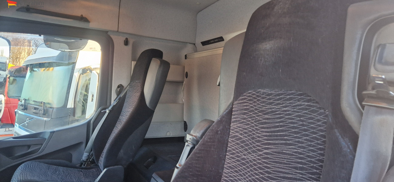 Mercedes-Benz 2643 6x4, Blatt Luft, scheckheft Mercedes , Kipphydraulik - Tractor unit: picture 3 Mercedes-Benz 2643 6x4, Blatt Luft, scheckheft Mercedes , Kipphydraulik - Tractor unit: picture 3