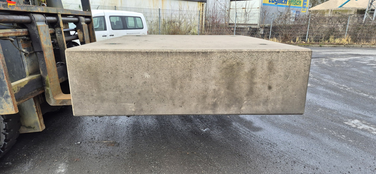 Mercedes-Benz Kontergewicht für SZM 8000 - 9000 kg mehr als 10 Stck. - Tractor unit: picture 2 Mercedes-Benz Kontergewicht für SZM 8000 - 9000 kg mehr als 10 Stck. - Tractor unit: picture 2