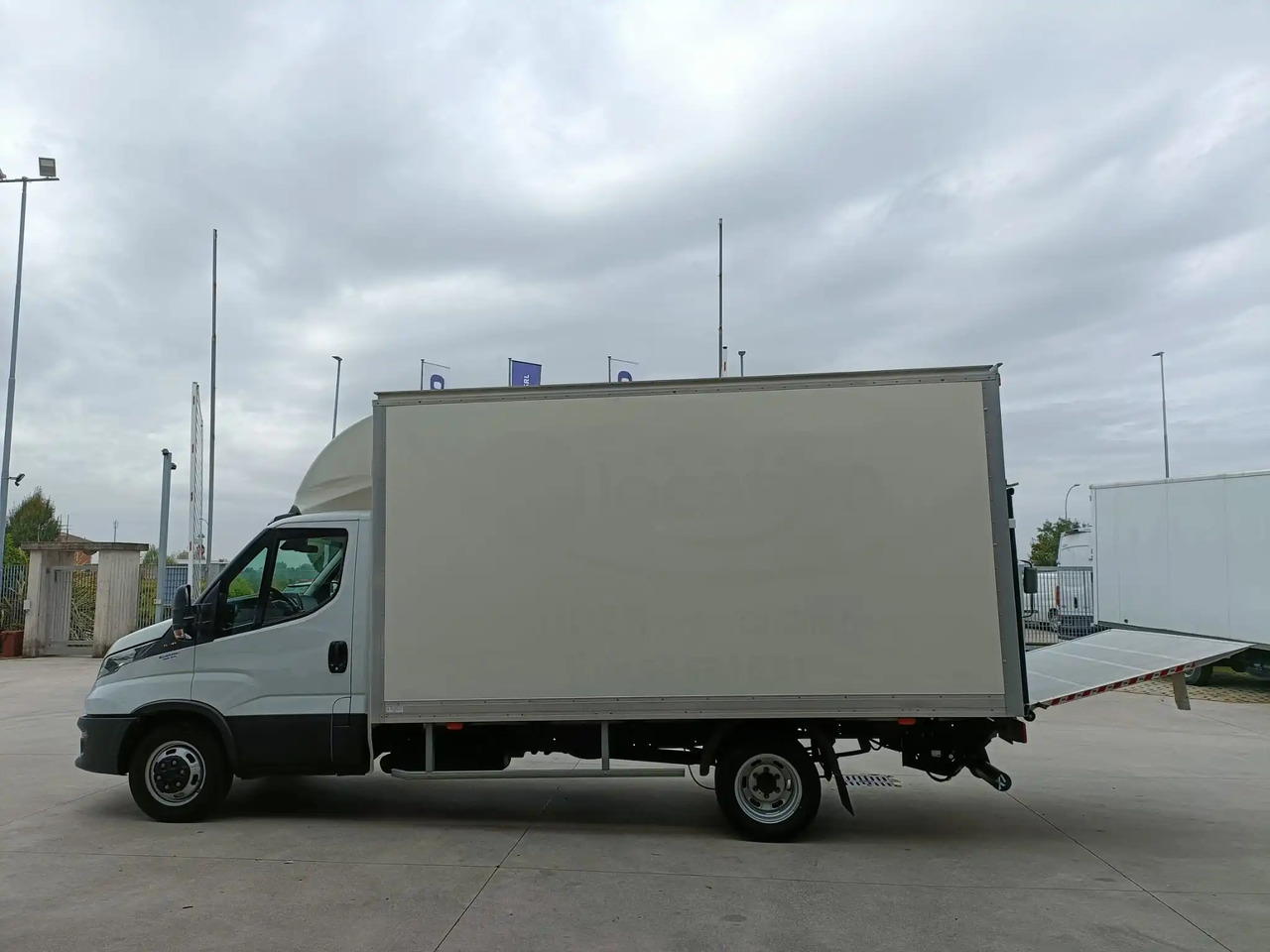 IVECO DAILY 35C16 - Closed box van: picture 2 IVECO DAILY 35C16 - Closed box van: picture 2