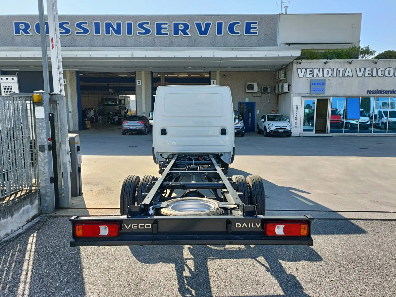 IVECO DAILY 60C18 A TELAIO KM 0 - Cab chassis truck: picture 3 IVECO DAILY 60C18 A TELAIO KM 0 - Cab chassis truck: picture 3