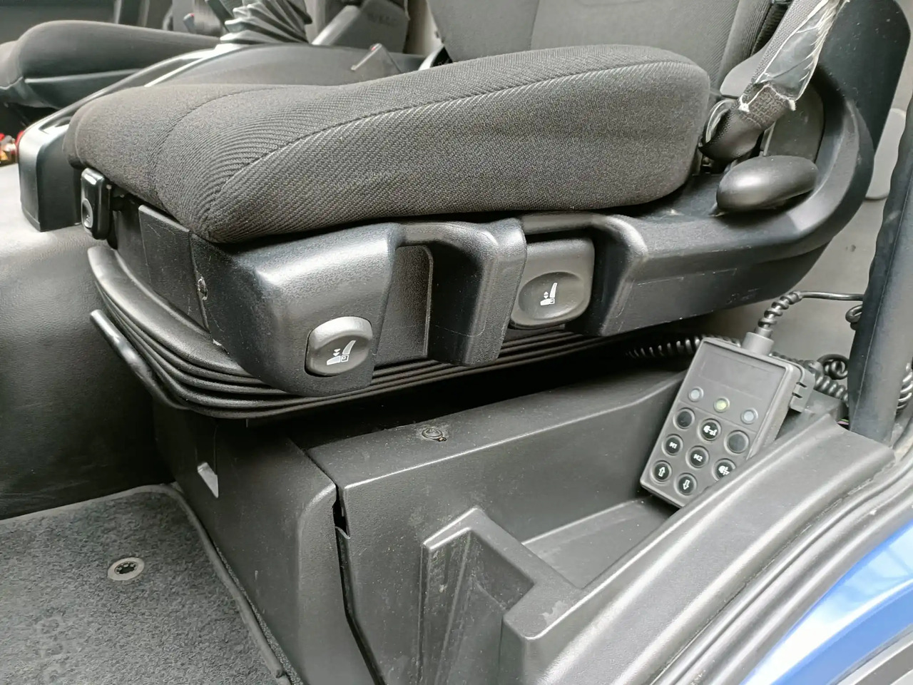 IVECO EUROCARGO 120E22P - Cab chassis truck: picture 4 IVECO EUROCARGO 120E22P - Cab chassis truck: picture 4