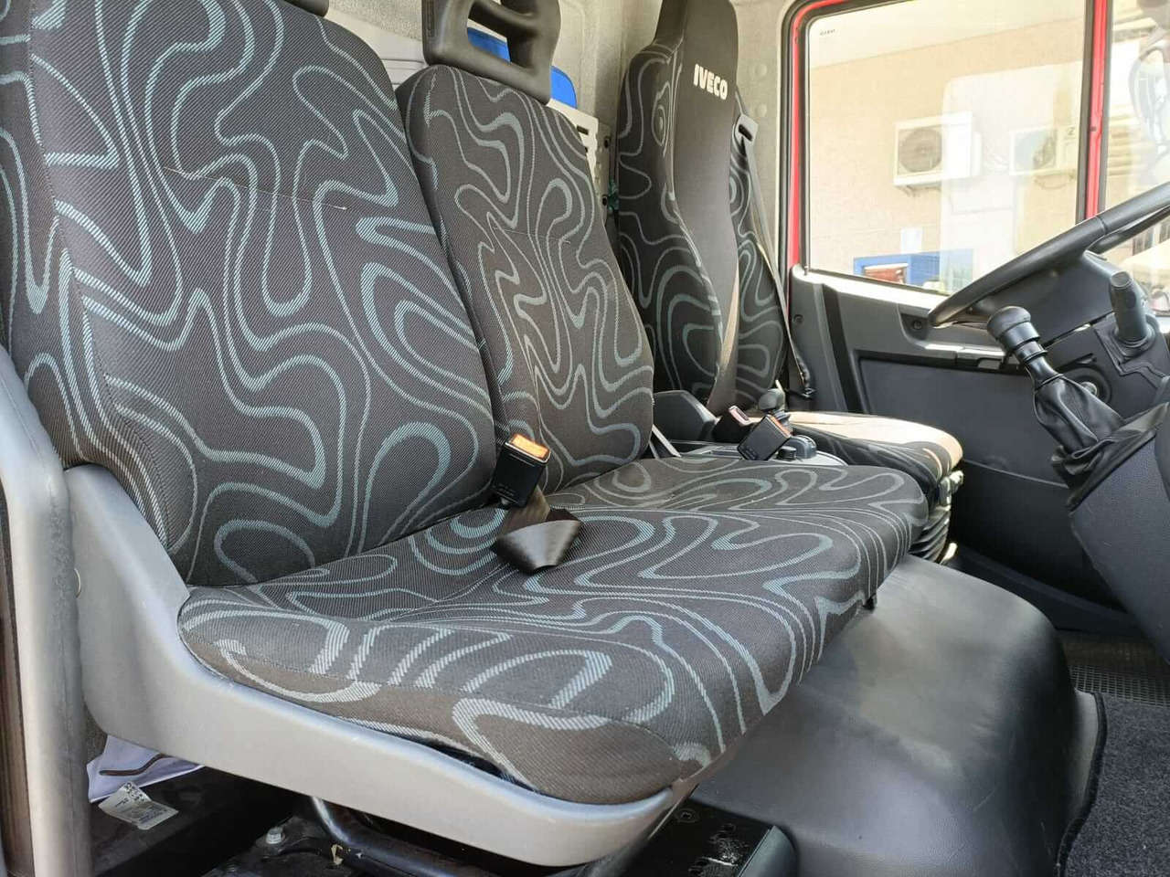 Box truck IVECO EUROCARGO 120EL22: picture 16