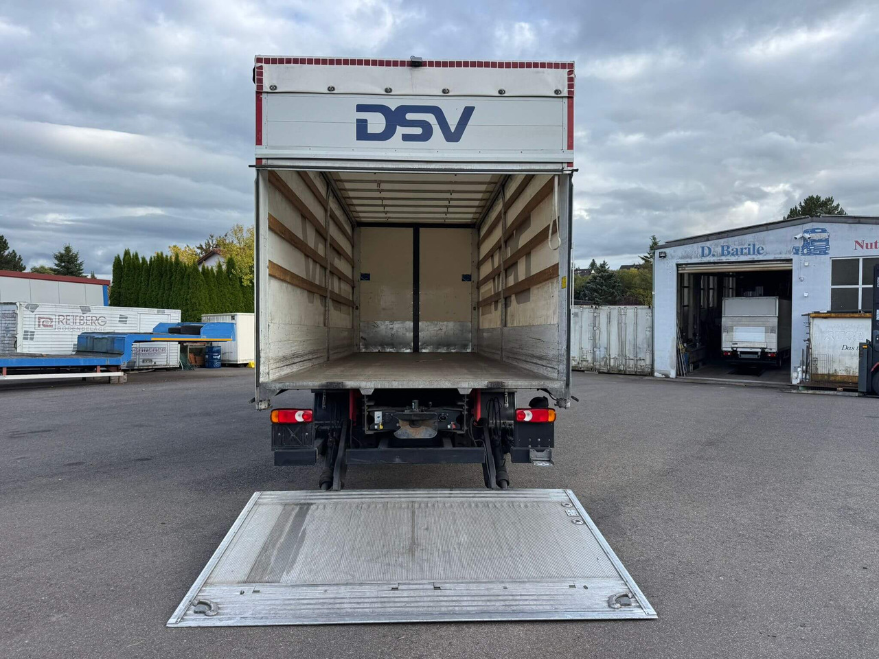 IVECO EUROCARGO 140E28P - Curtain side truck: picture 2 IVECO EUROCARGO 140E28P - Curtain side truck: picture 2