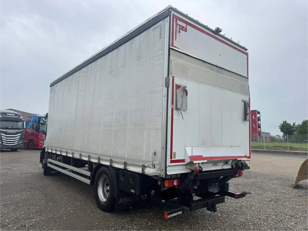 IVECO EUROCARGO 180E32P - Curtain side truck: picture 2 IVECO EUROCARGO 180E32P - Curtain side truck: picture 2