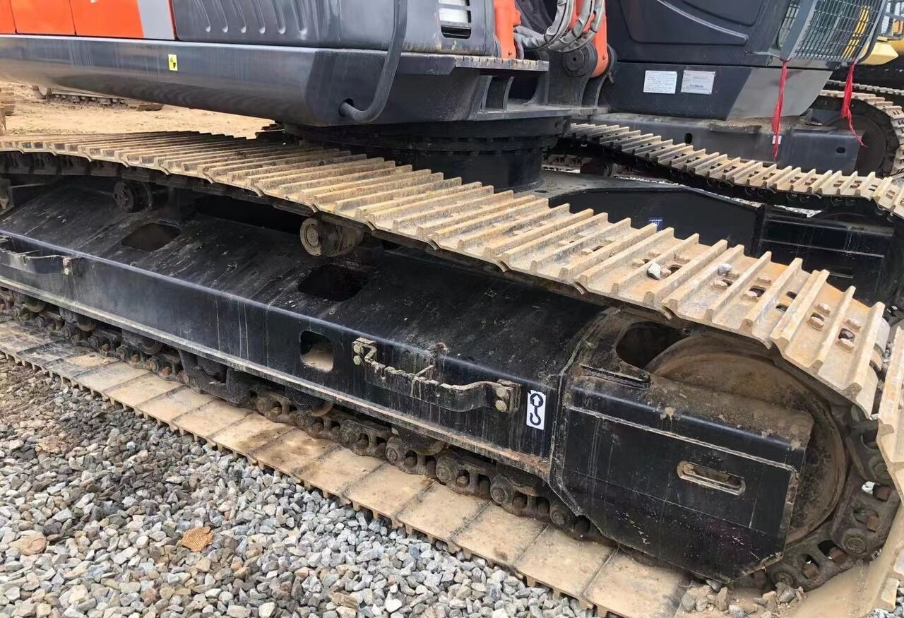 Hitachi ZX200-3 - Crawler excavator: picture 4 Hitachi ZX200-3 - Crawler excavator: picture 4