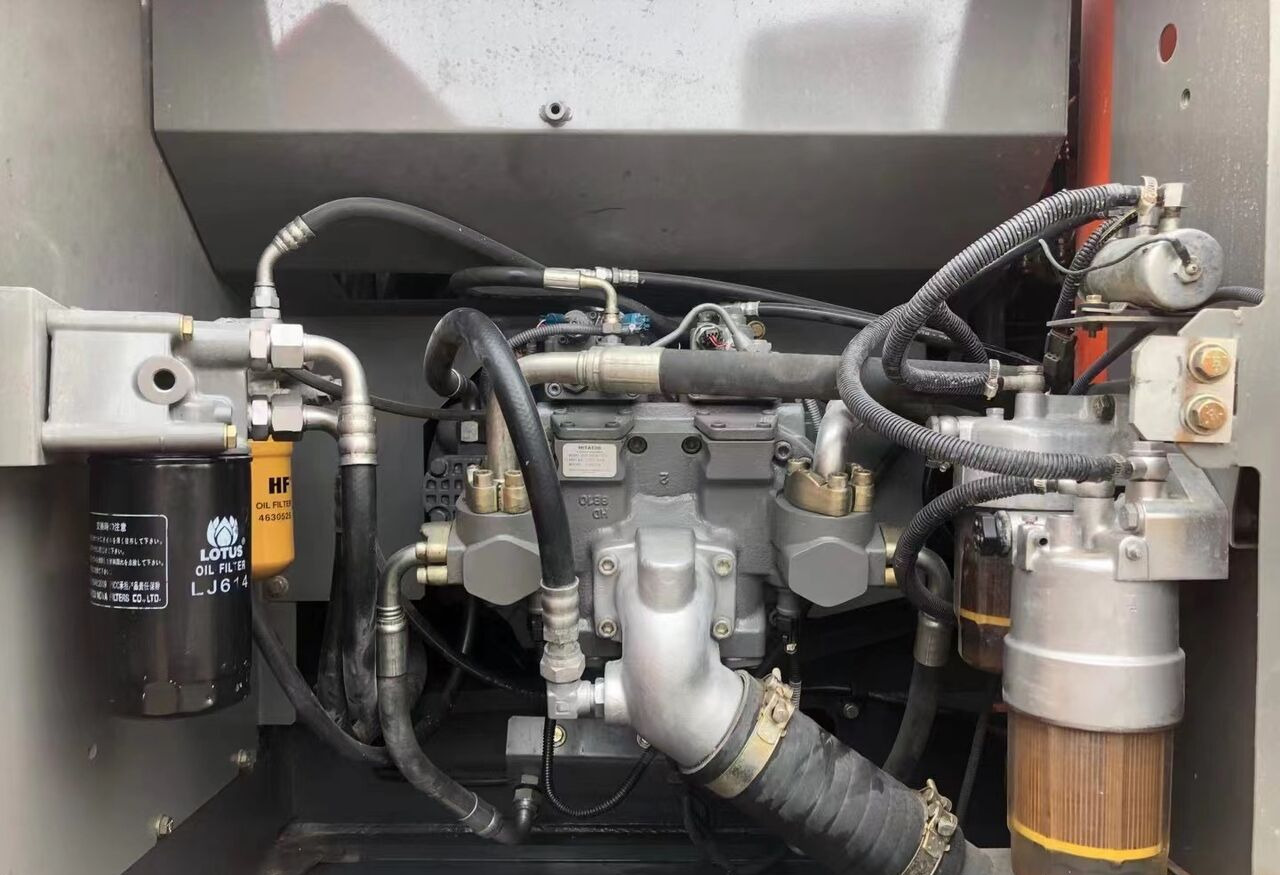 Hitachi ZX200-3 - Crawler excavator: picture 1 Hitachi ZX200-3 - Crawler excavator: picture 1