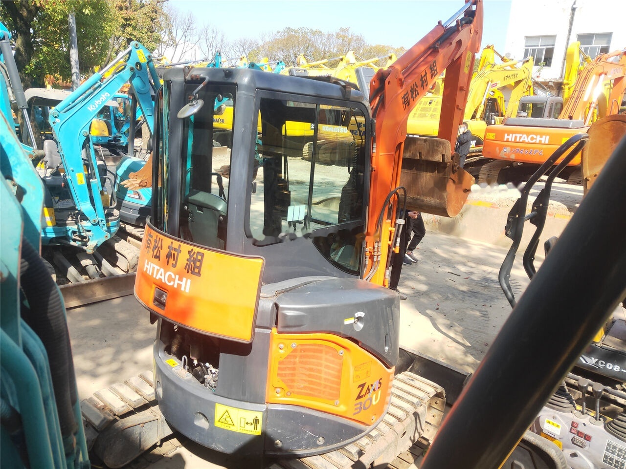 Hitachi ZX30 - Mini excavator: picture 1 Hitachi ZX30 - Mini excavator: picture 1