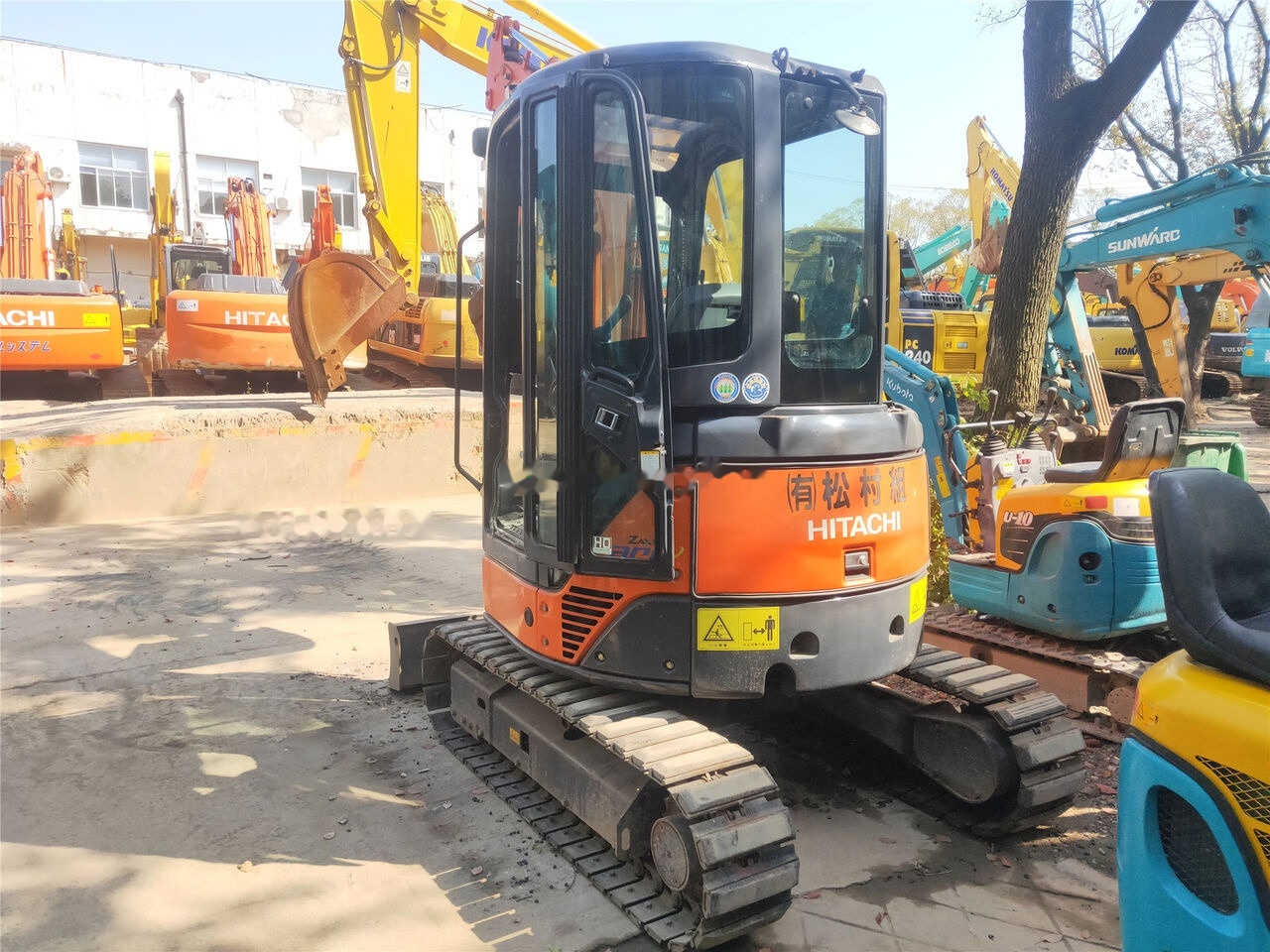Hitachi ZX30 - Mini excavator: picture 3 Hitachi ZX30 - Mini excavator: picture 3