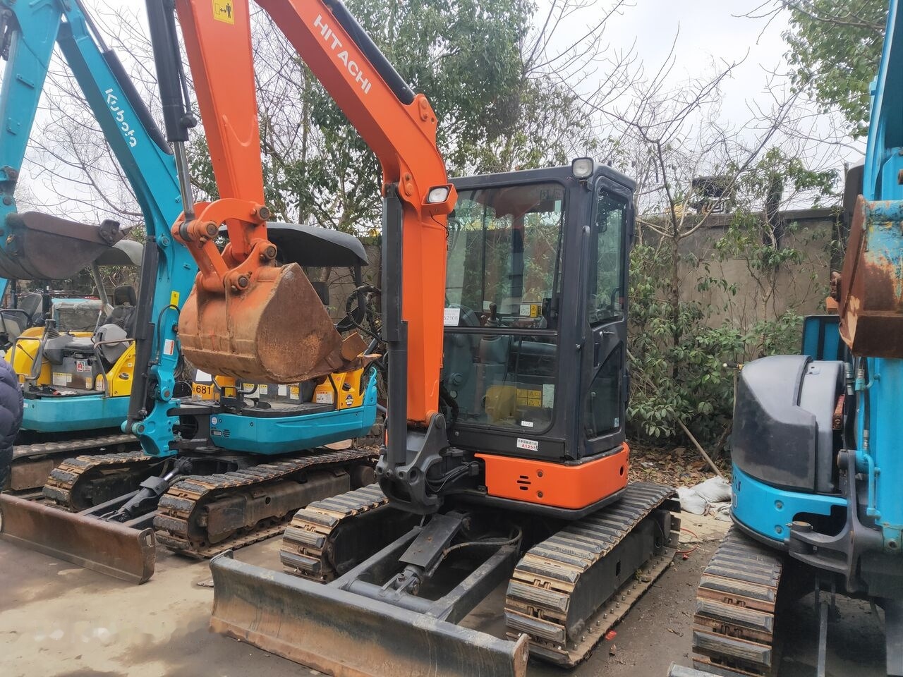 Hitachi ZX35 - Mini excavator: picture 2 Hitachi ZX35 - Mini excavator: picture 2