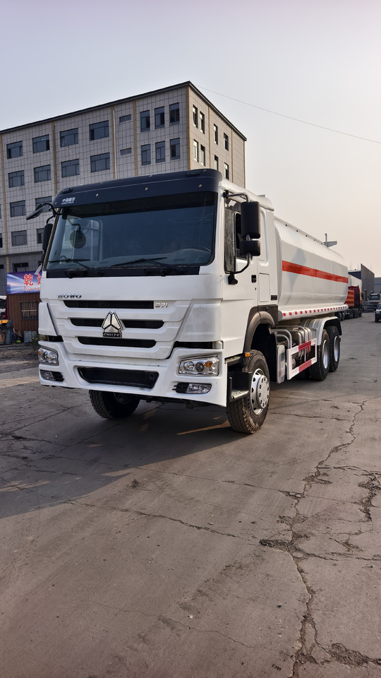 Howo 371 - Tanker truck: picture 1 Howo 371 - Tanker truck: picture 1