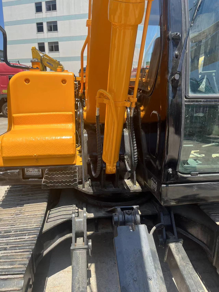 Hyundai R80-7 - Mini excavator: picture 3 Hyundai R80-7 - Mini excavator: picture 3