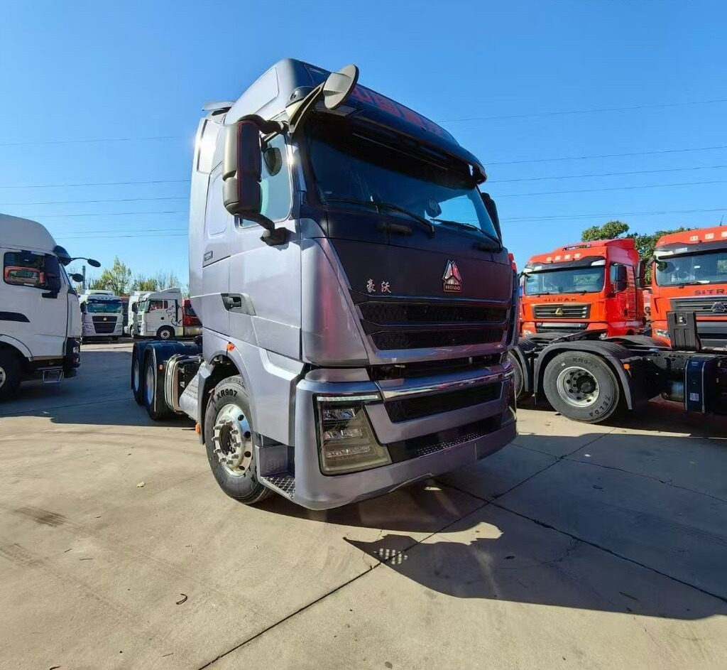 Sinotruk Howo T7H - Tractor unit: picture 2 Sinotruk Howo T7H - Tractor unit: picture 2