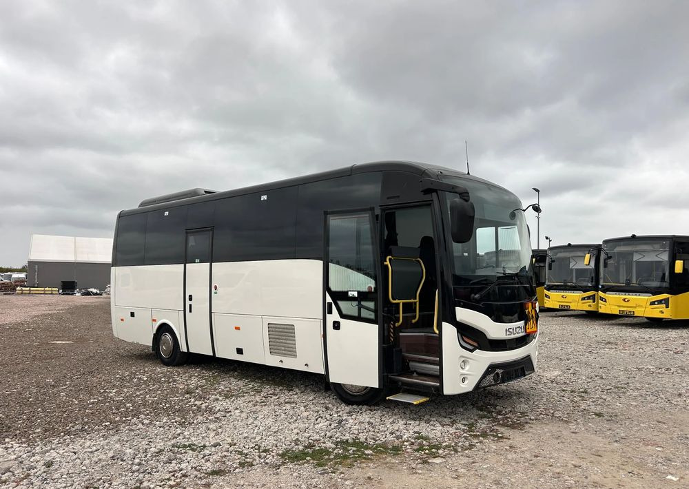 Isuzu Grand Toro - Suburban bus: picture 2 Isuzu Grand Toro - Suburban bus: picture 2