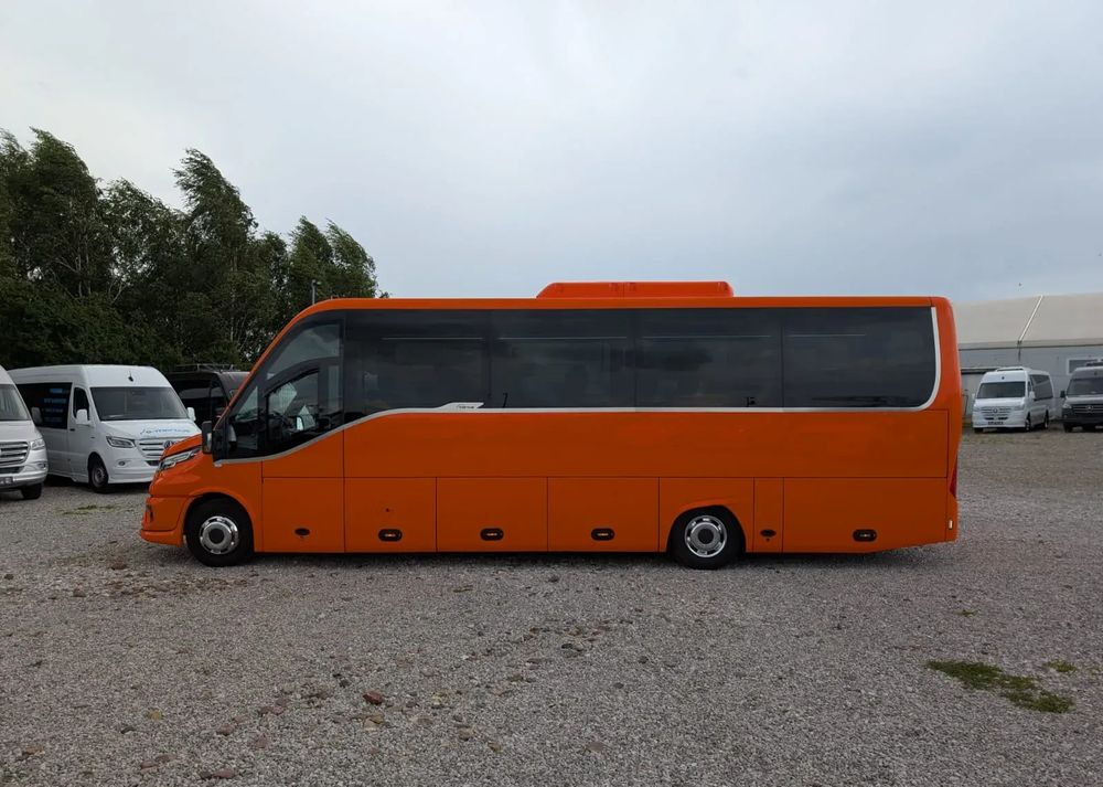 New Coach Iveco Daily: picture 13