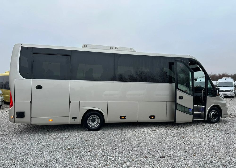 Iveco Daily - Minibus, People carrier: picture 2 Iveco Daily - Minibus, People carrier: picture 2