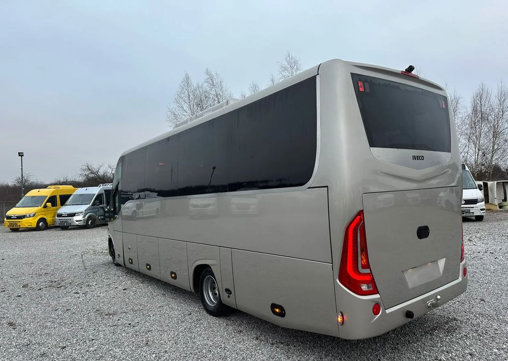 Iveco Daily - Minibus, People carrier: picture 5 Iveco Daily - Minibus, People carrier: picture 5