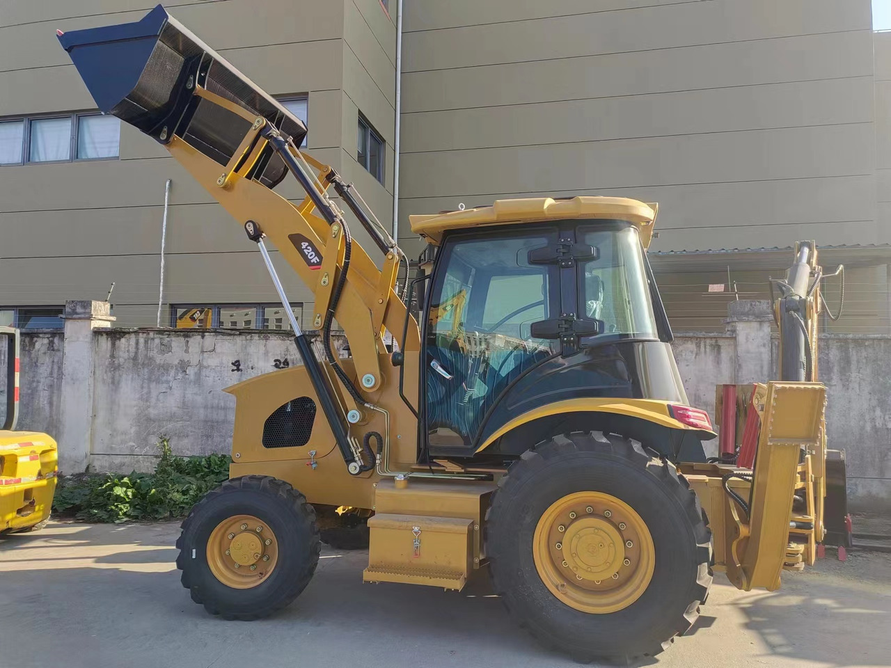 CATERPILLAR 420F - Backhoe loader: picture 3 CATERPILLAR 420F - Backhoe loader: picture 3