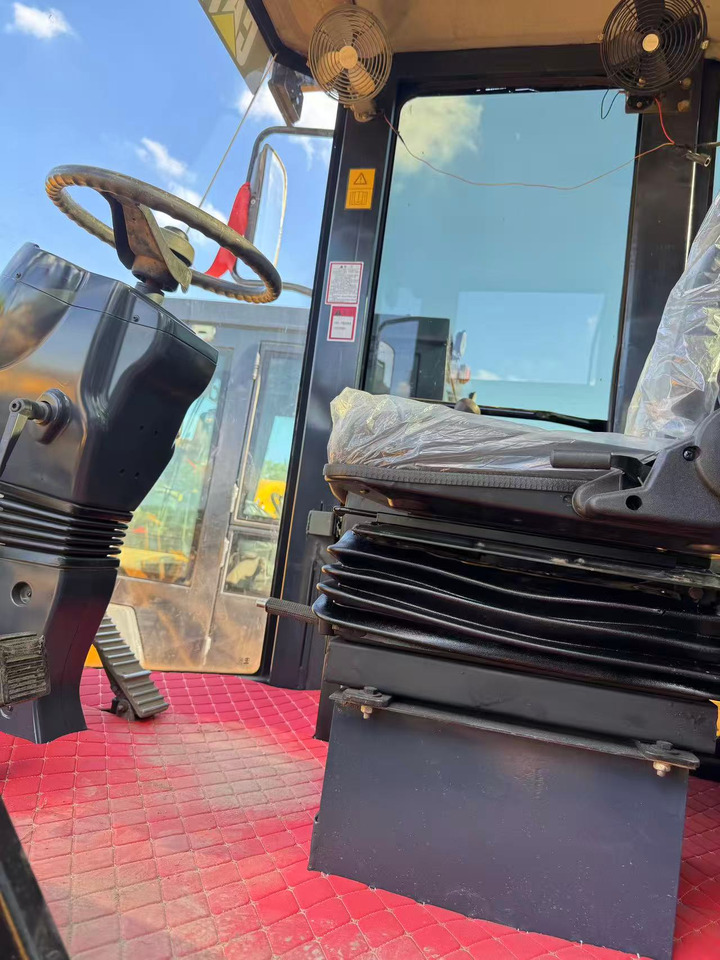 CATERPILLAR CS683E - Road roller: picture 4 CATERPILLAR CS683E - Road roller: picture 4