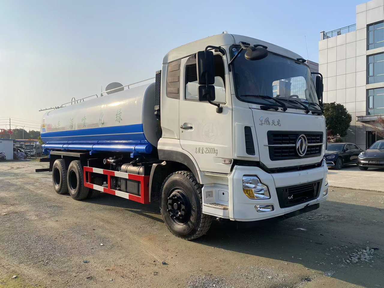 DONGFENG 20000L water truck Sprinkler - Tanker truck: picture 4 DONGFENG 20000L water truck Sprinkler - Tanker truck: picture 4