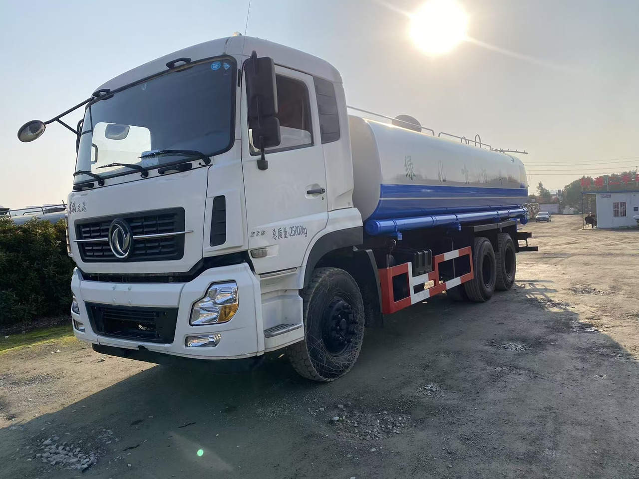DONGFENG 20000L water truck Sprinkler - Tanker truck: picture 1 DONGFENG 20000L water truck Sprinkler - Tanker truck: picture 1