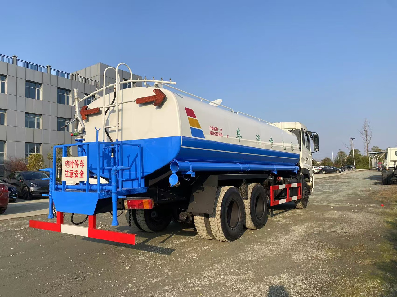 DONGFENG 20000L water truck Sprinkler - Tanker truck: picture 2 DONGFENG 20000L water truck Sprinkler - Tanker truck: picture 2