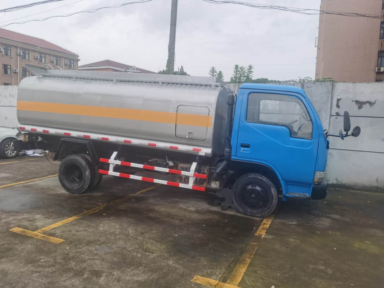 DONGFENG 6ton - Tanker truck: picture 1 DONGFENG 6ton - Tanker truck: picture 1