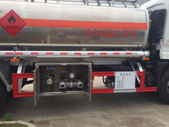 DONGFENG Tank truck - Tanker truck: picture 4 DONGFENG Tank truck - Tanker truck: picture 4