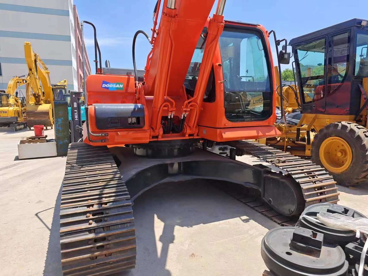 DOOSAN DX300LC-9C - Crawler excavator: picture 2 DOOSAN DX300LC-9C - Crawler excavator: picture 2