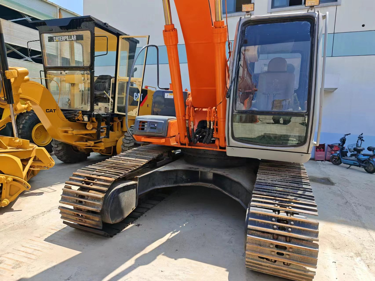 HITACHI EX200-5 - Crawler excavator: picture 3 HITACHI EX200-5 - Crawler excavator: picture 3