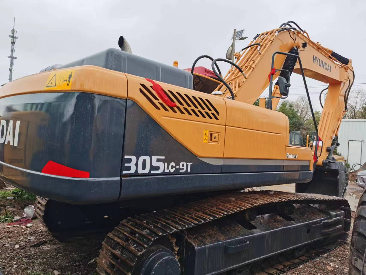 HYUNDAI 305LC-9T - Crawler excavator: picture 2 HYUNDAI 305LC-9T - Crawler excavator: picture 2