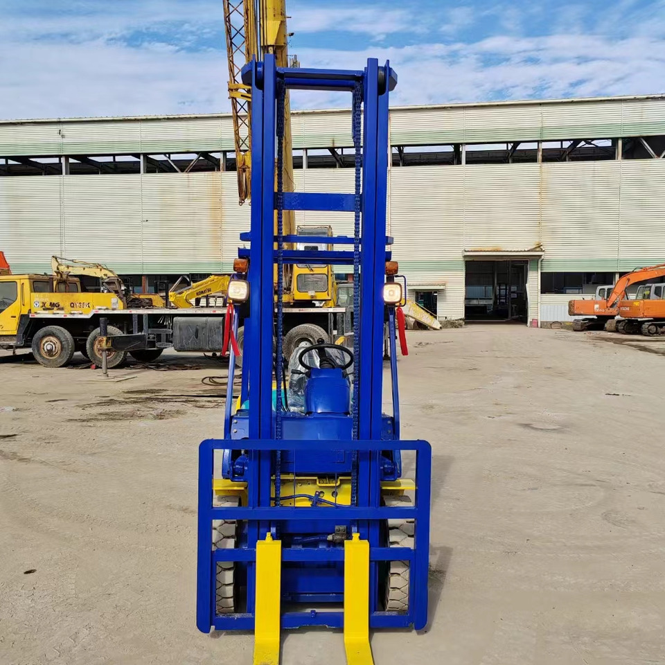 KOMATSU FD30 - Diesel forklift: picture 4 KOMATSU FD30 - Diesel forklift: picture 4