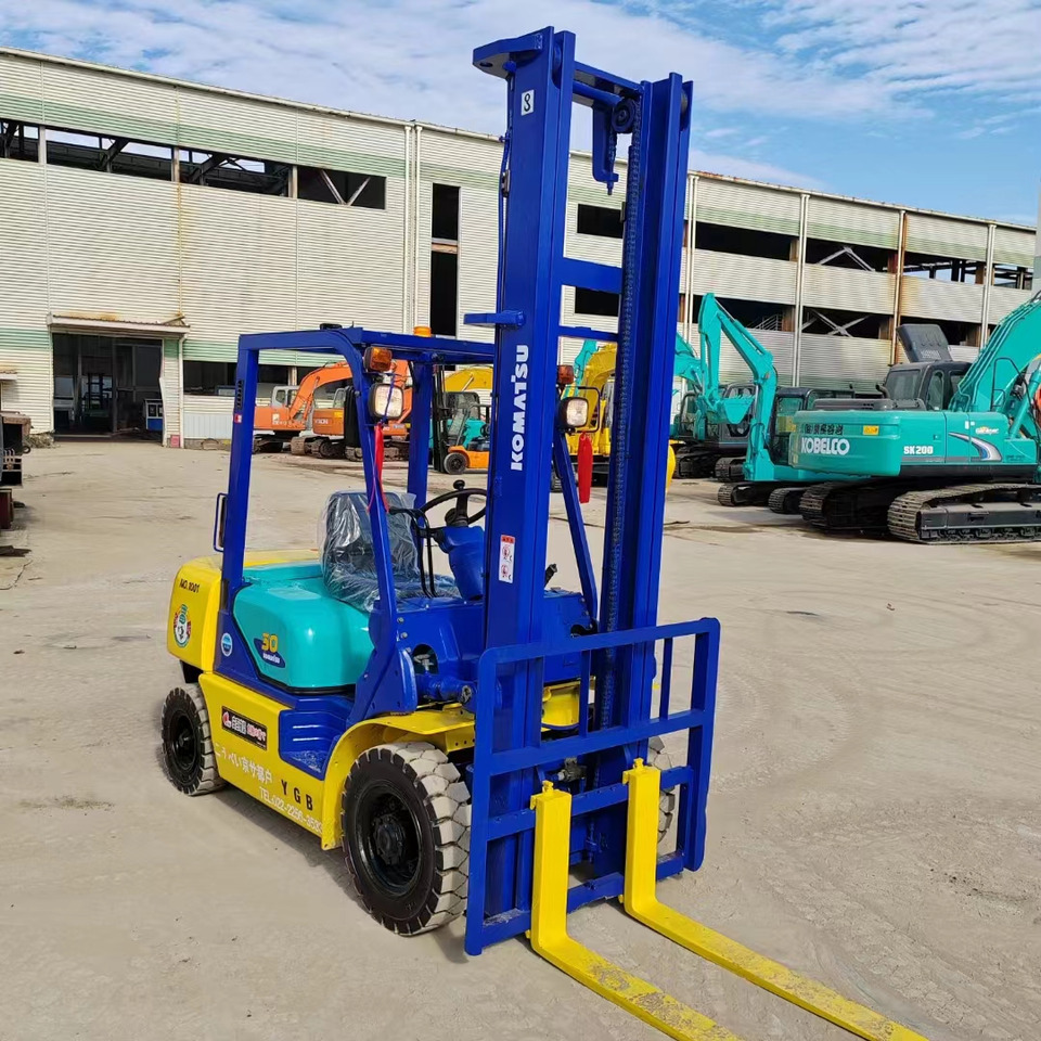 KOMATSU FD30 - Diesel forklift: picture 3 KOMATSU FD30 - Diesel forklift: picture 3