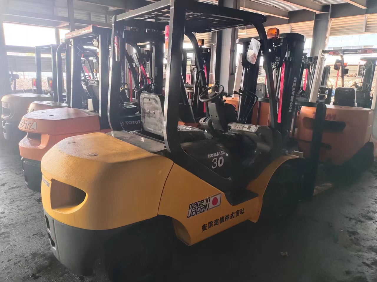 KOMATSU FD30T-17 - Diesel forklift: picture 3 KOMATSU FD30T-17 - Diesel forklift: picture 3
