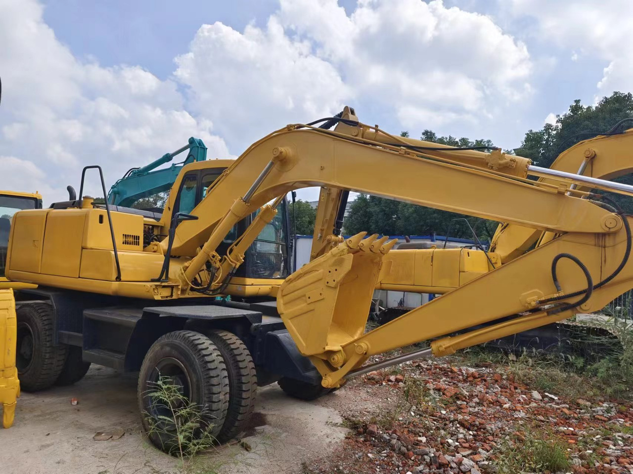 Wheel excavator KOMATSU PC130: picture 9