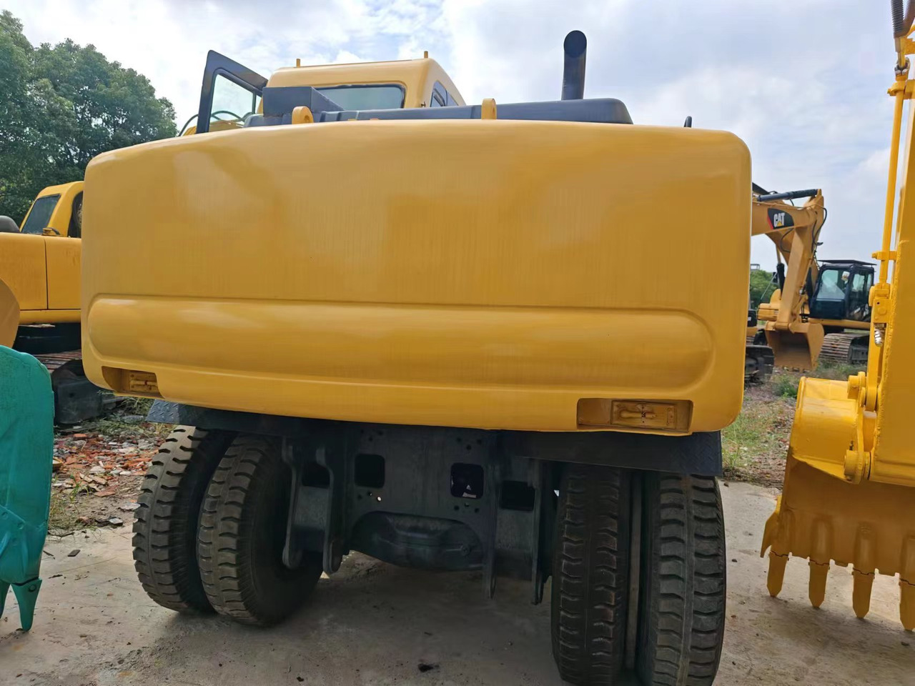 Wheel excavator KOMATSU PC130: picture 6