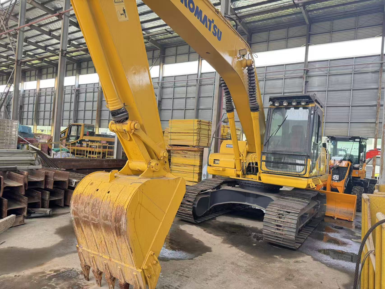 KOMATSU PC200-8 - Crawler excavator: picture 5 KOMATSU PC200-8 - Crawler excavator: picture 5