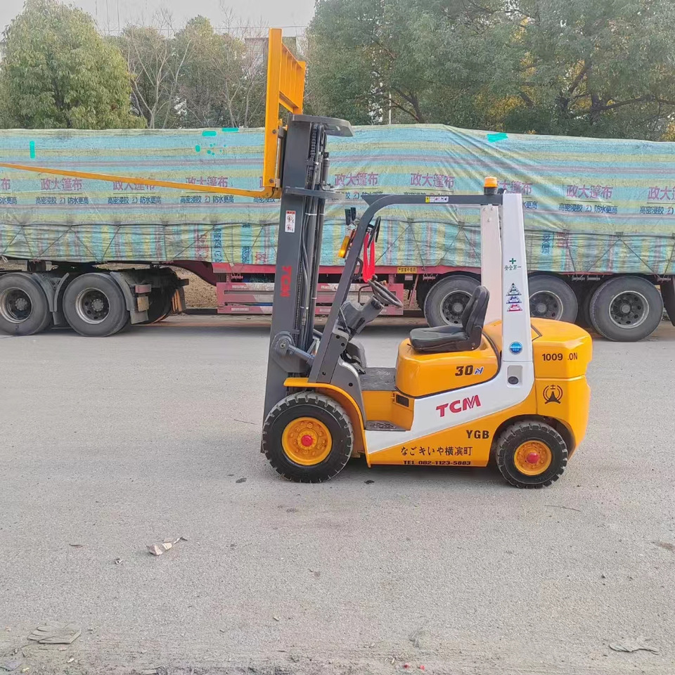 TCM FD30 diesel ISUZU engine forklift from Japan - Diesel forklift: picture 3 TCM FD30 diesel ISUZU engine forklift from Japan - Diesel forklift: picture 3