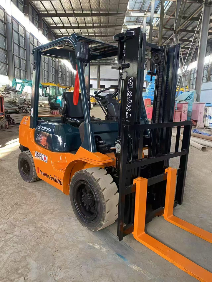 TOYOTA FD30 - Diesel forklift: picture 3 TOYOTA FD30 - Diesel forklift: picture 3
