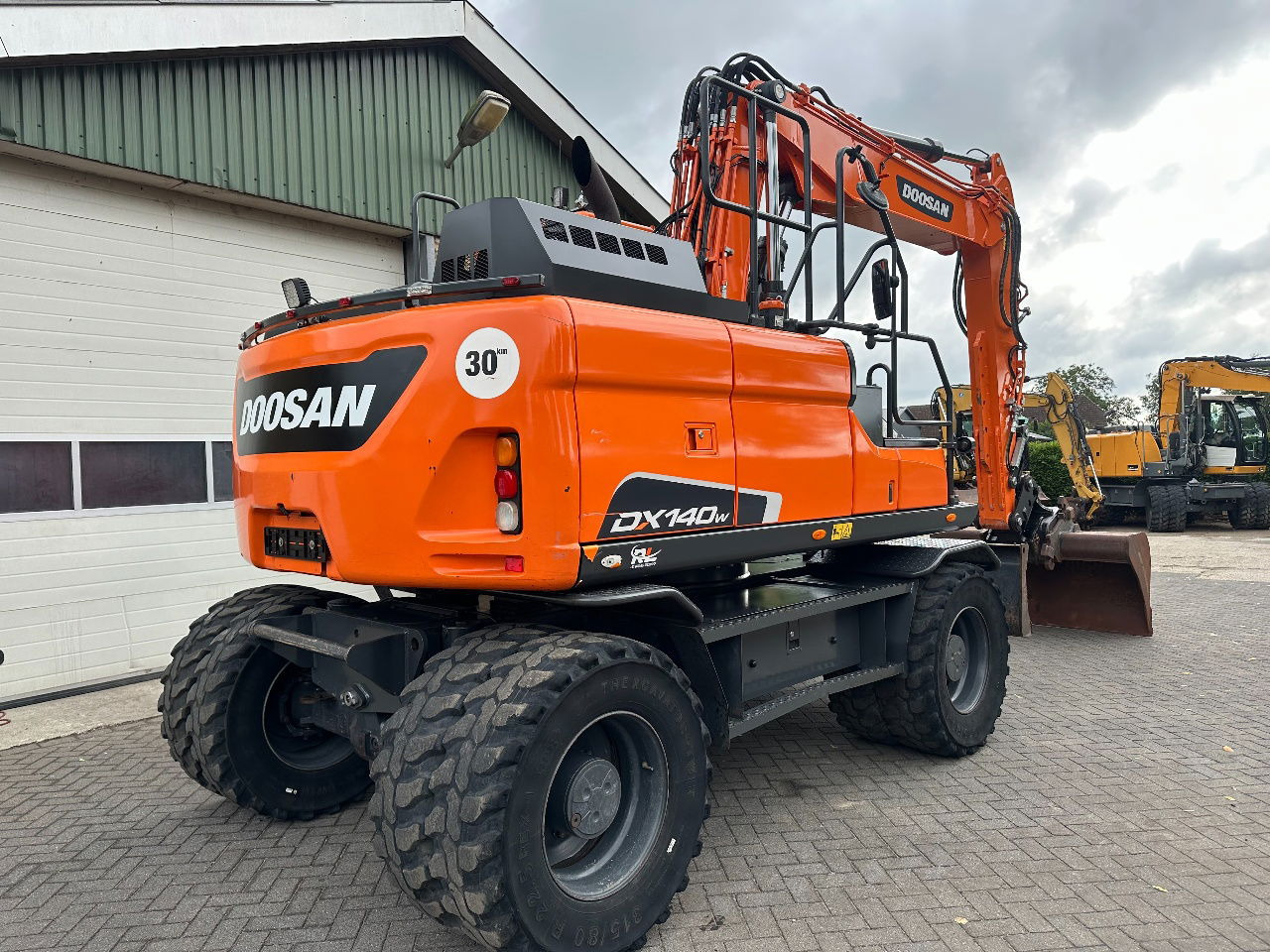 Doosan DX140W-5 - Wheel excavator: picture 4 Doosan DX140W-5 - Wheel excavator: picture 4