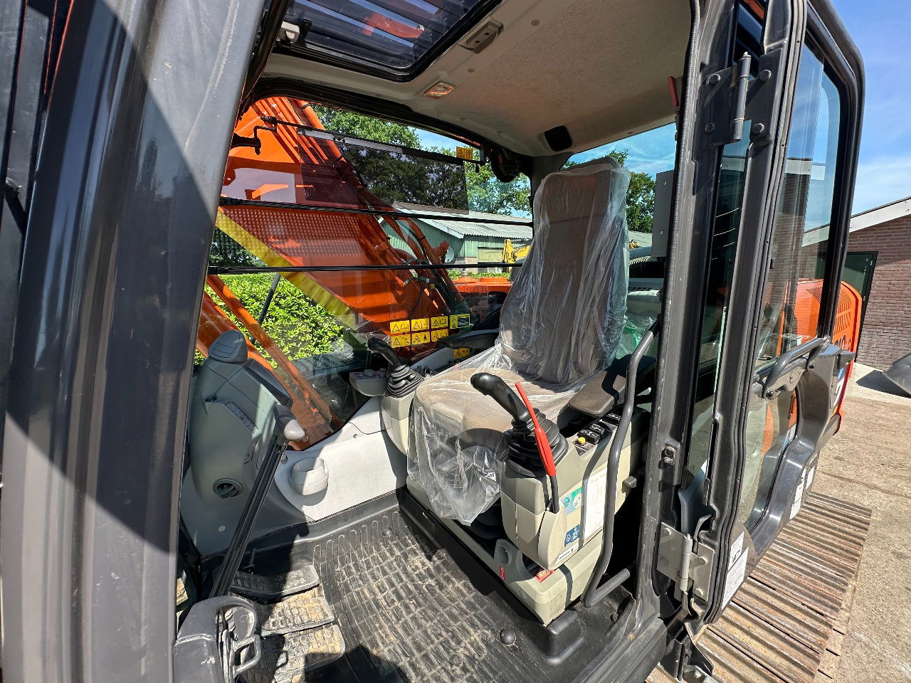 Crawler excavator Hitachi ZH210LC-5B: picture 12